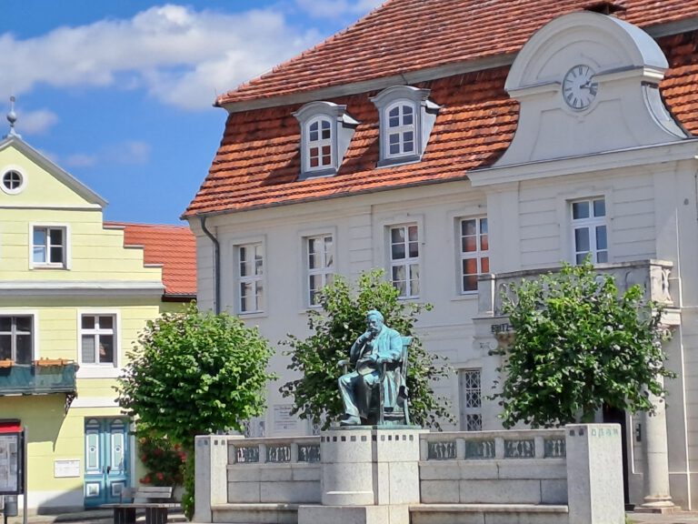 Das Fritz-Reuter-Denkmal in Stavenhagen